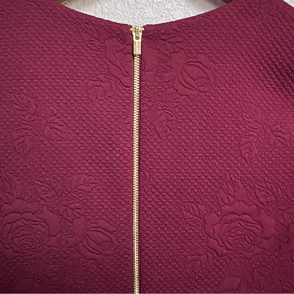 Calvin Klein Burgundy Textured Rose Jacquard Sheath Dress Gold Zip Women’s 6 - Picture 4 of 6